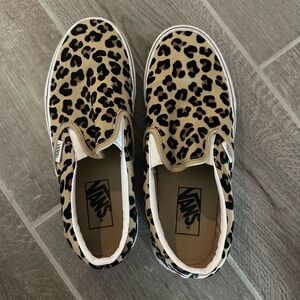 U.S. women's size 7 cheetah print Vans, worn maybe 4 times, good condition.